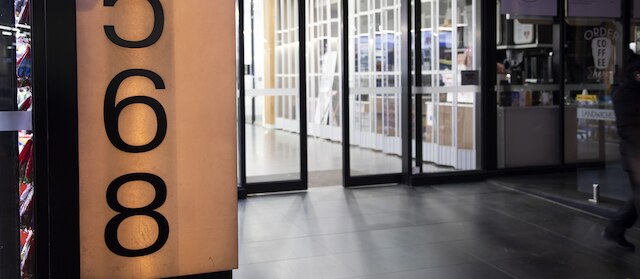 オージー エスケープ アパートメンツ - スカイライン コリンズ タワー