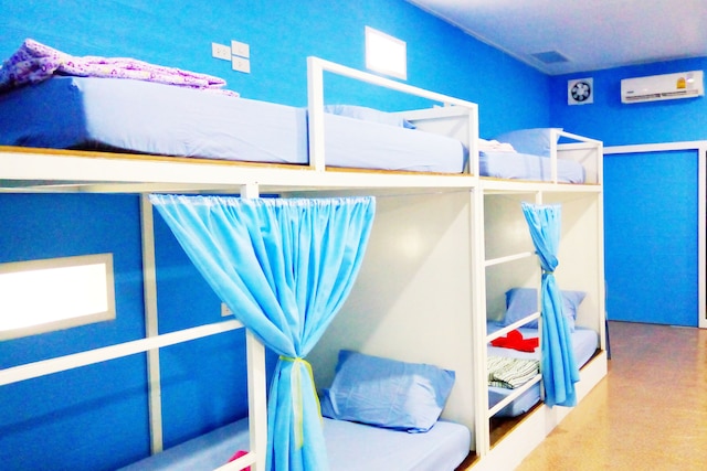 コ ムック ホステル