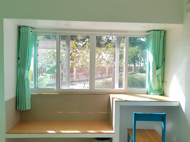 コ ムック ホステル