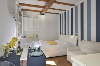 アット ホーム ハート オブ ミラノ - マンゾーニ