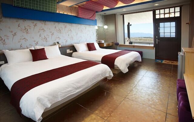 ランヤン b エン b (蘭陽溪口海景民宿)