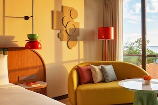 クレオ スミニャック, パート オブ ジョイ ド ヴィーヴル by Hyatt