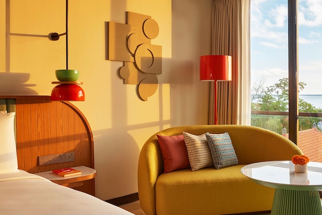 クレオ スミニャック, パート オブ ジョイ ド ヴィーヴル by Hyatt