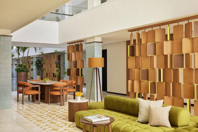 クレオ スミニャック, パート オブ ジョイ ド ヴィーヴル by Hyatt