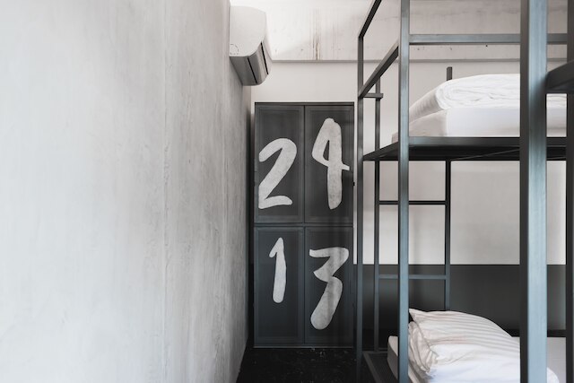 サンダー バード ホステル