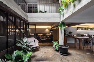 サンダー バード ホステル