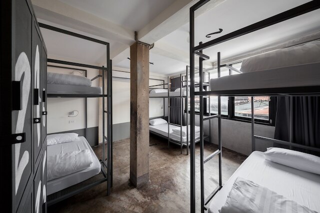 サンダー バード ホステル