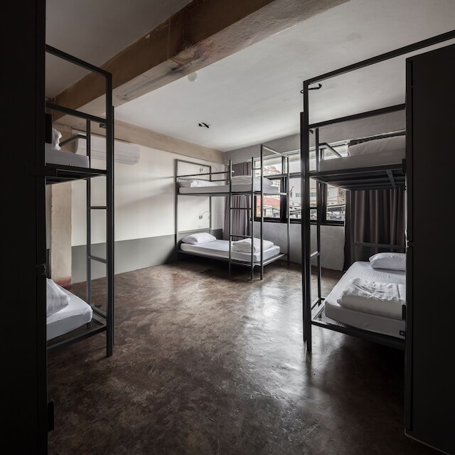 サンダー バード ホステル