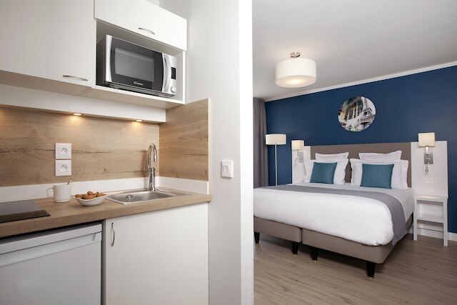 レジドーム パリ ガール ドゥ リヨン - ジャクリーヌ ドゥ ロミリ