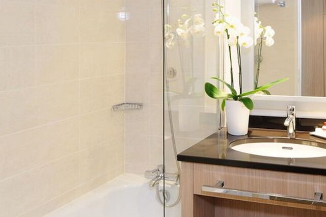 レジドーム パリ ガール ドゥ リヨン - ジャクリーヌ ドゥ ロミリ