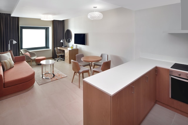 ホリデイ イン & スイーツ ドバイ フェスティバル シティ by IHG