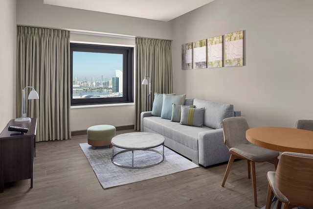 ホリデイ イン & スイーツ ドバイ フェスティバル シティ by IHG