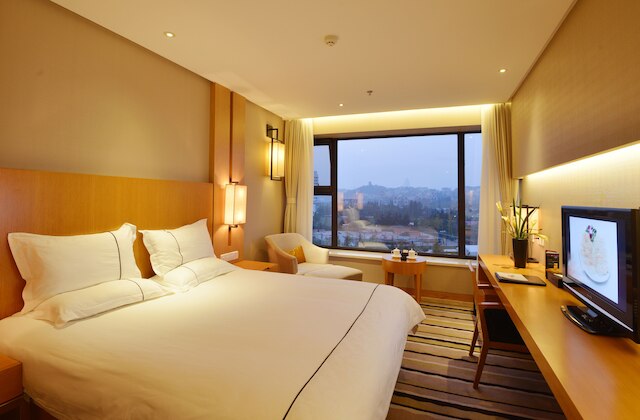 青島ウーシェングアン ホリデイ ホテル (武胜关度假酒店)