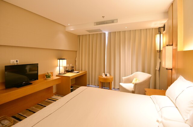 青島ウーシェングアン ホリデイ ホテル (武胜关度假酒店)