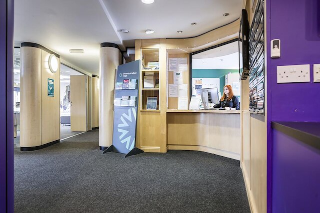 ジョン レスター & エディー コルマン コーツ - キャンパス アコモデーション