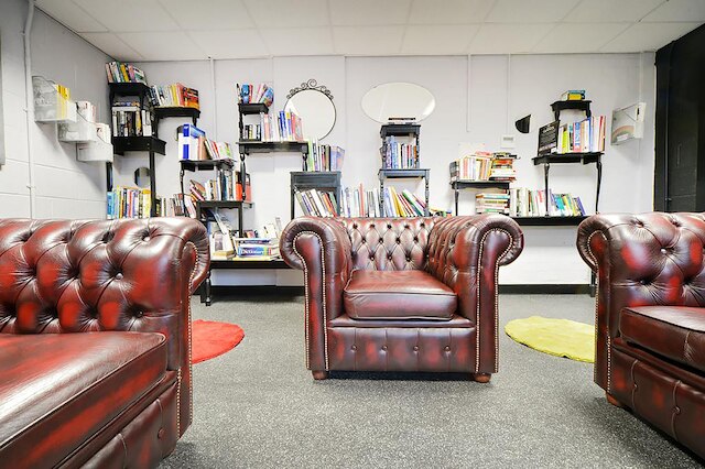 ジョン レスター & エディー コルマン コーツ - キャンパス アコモデーション