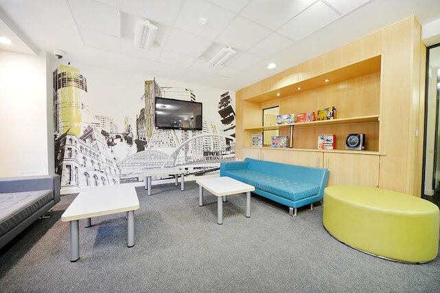 ジョン レスター & エディー コルマン コーツ - キャンパス アコモデーション