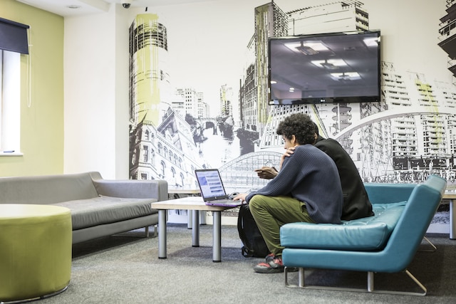 ジョン レスター & エディー コルマン コーツ - キャンパス アコモデーション