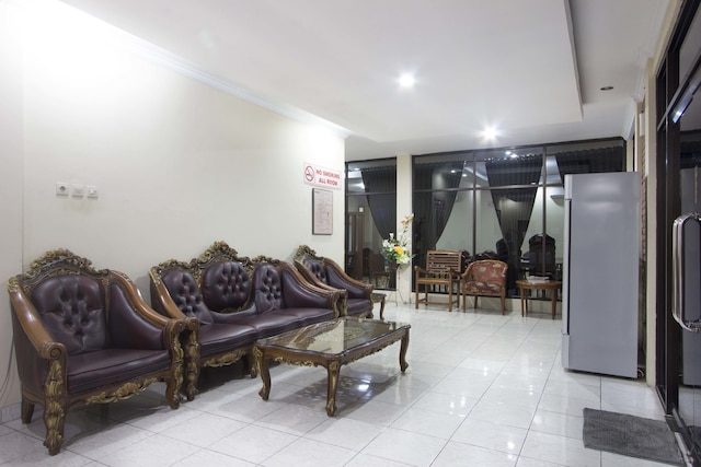 レッドドアーズ プラス ニア スタディオン マンダラ クリダ