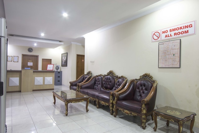 レッドドアーズ プラス ニア スタディオン マンダラ クリダ