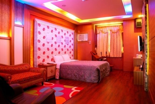 チェリー ブロッサム モーテル (櫻花村汽車旅館)