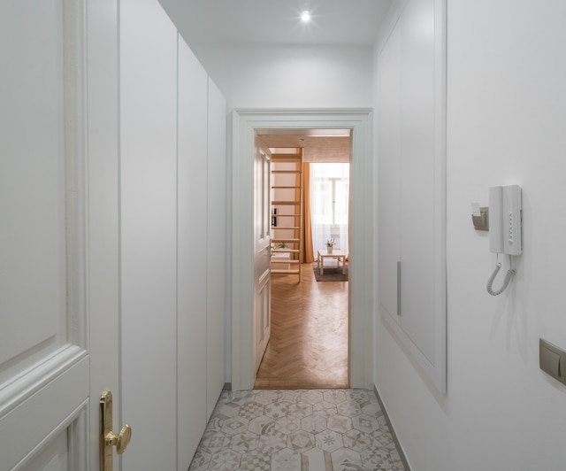 モルデカイトゥエルブアパートメントバイアドレズリビング