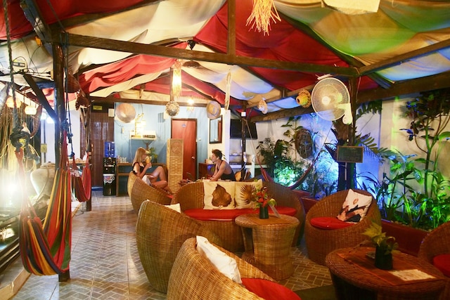 ブルスカンプ イン - アダルト オンリー