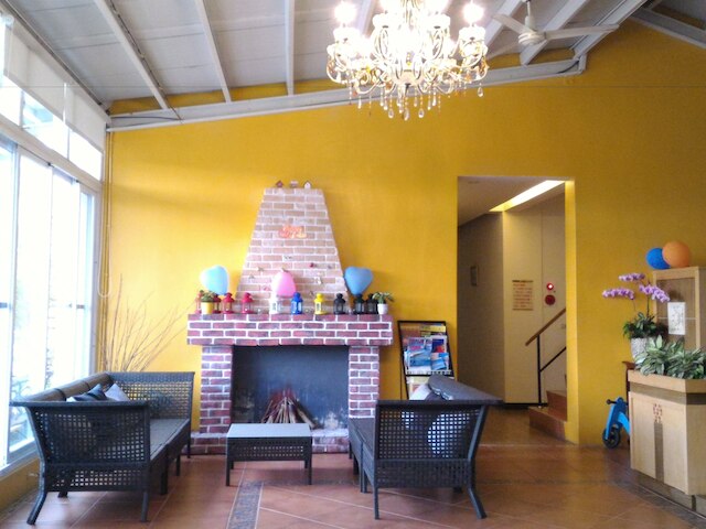 ボヘミアン ホリデイ イン (波希米亞渡假會館)