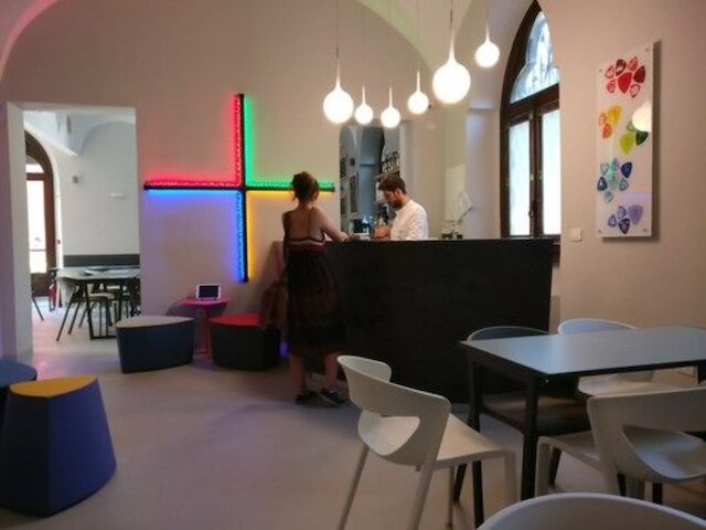 バビラ ホステル& ビストロ