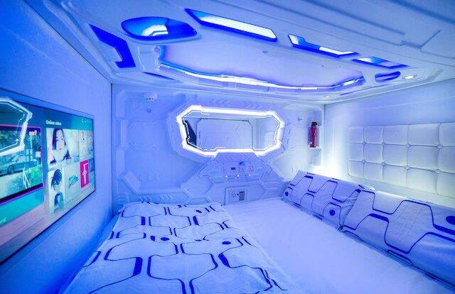 リッカートン カプセル ホテル