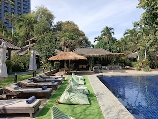 レッツ ハイド パタヤ リゾート & ヴィラズ