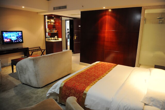 武漢センタイ ジョンヤン ホテル (武汉森泰中洋酒店)