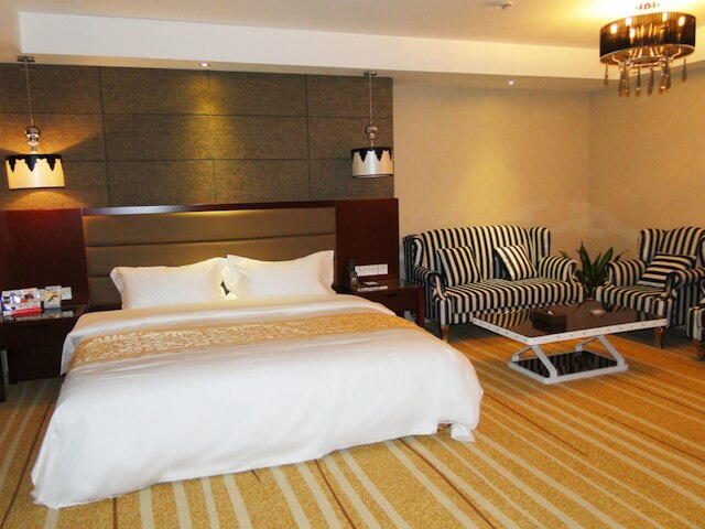 武漢センタイ ジョンヤン ホテル (武汉森泰中洋酒店)