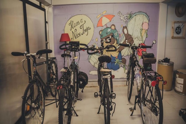 スピニング ベア ホステル