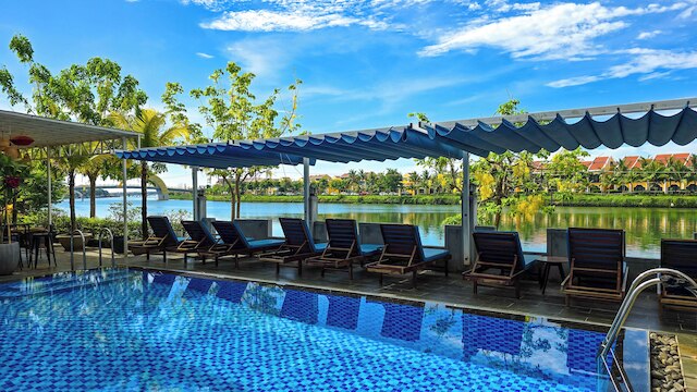 リバーサイド ホワイトハウス ブティックホテル