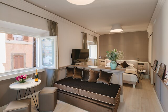 レア シルビア ラグジュアリー ナヴォーナ