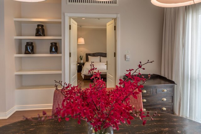 アット 21 サラデーン