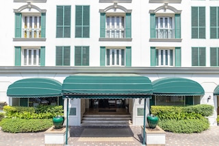 アット 21 サラデーン