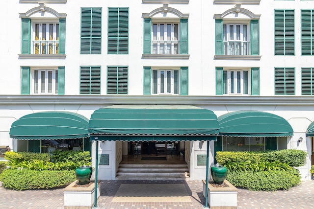 アット 21 サラデーン