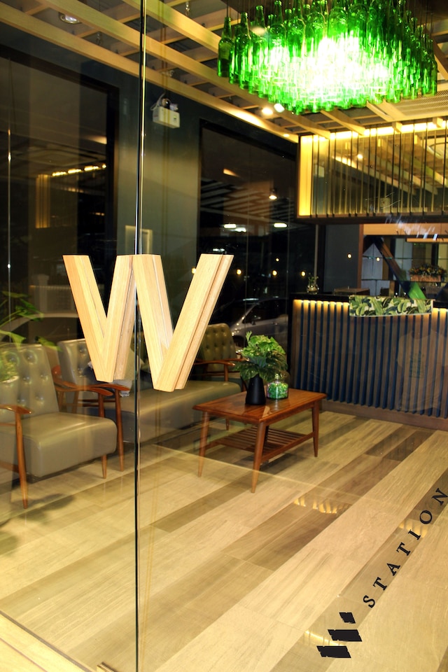W ステーション