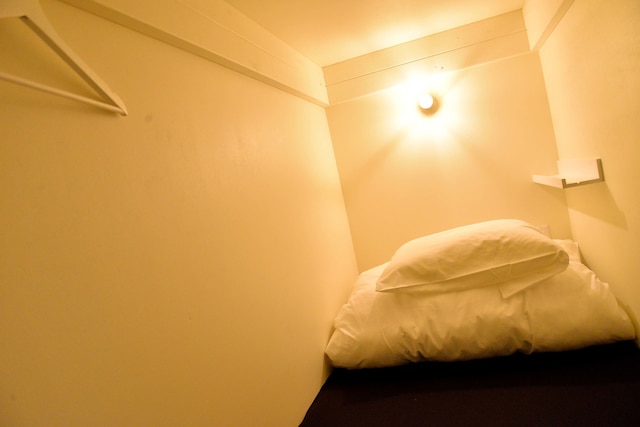 almond hostel & cafe