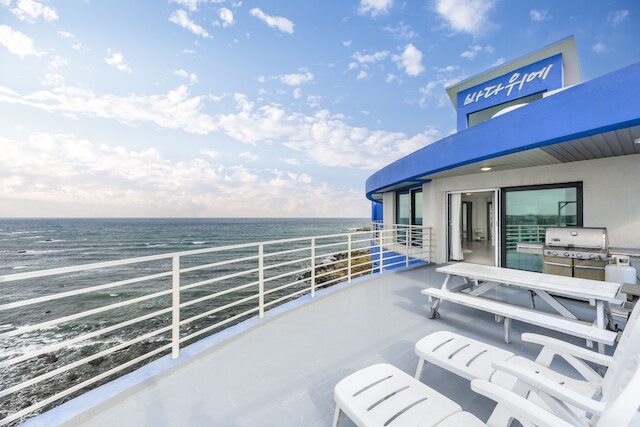 オン ザ シー ペンション