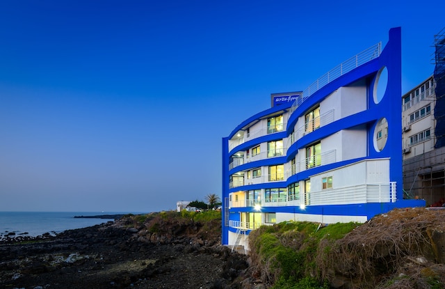 オン ザ シー ペンション