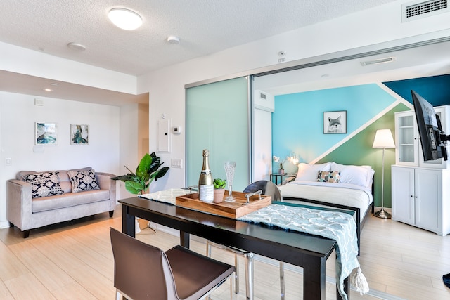 シティプレイス 1B ラックス コンドミニアム レイクサイド スカイドーム MTCC