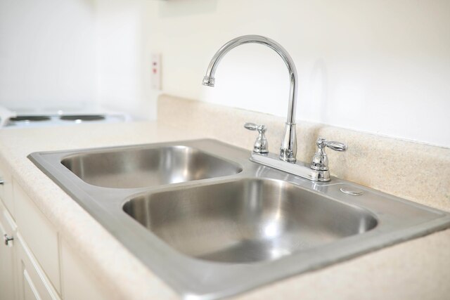 ニュー キングストンズ デラックス アパートメント