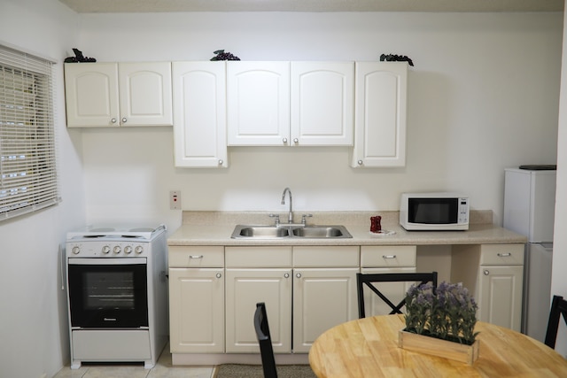 ニュー キングストンズ デラックス アパートメント