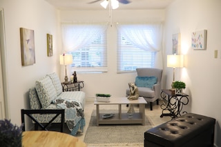 ニュー キングストンズ デラックス アパートメント