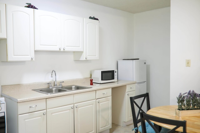 ニュー キングストンズ デラックス アパートメント