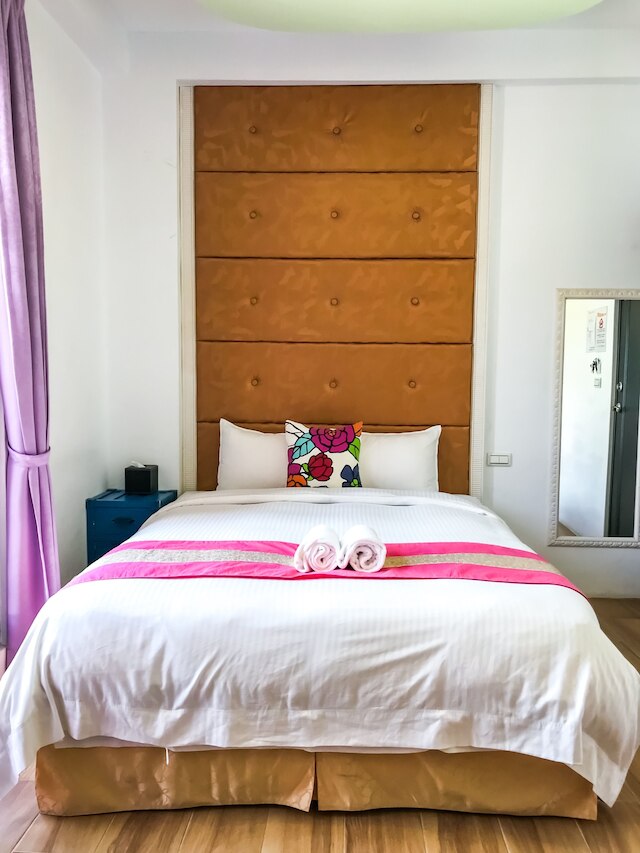 サン シユウン パイ シャオ ニウノ イン (墾丁陽光小棧皮小妞)