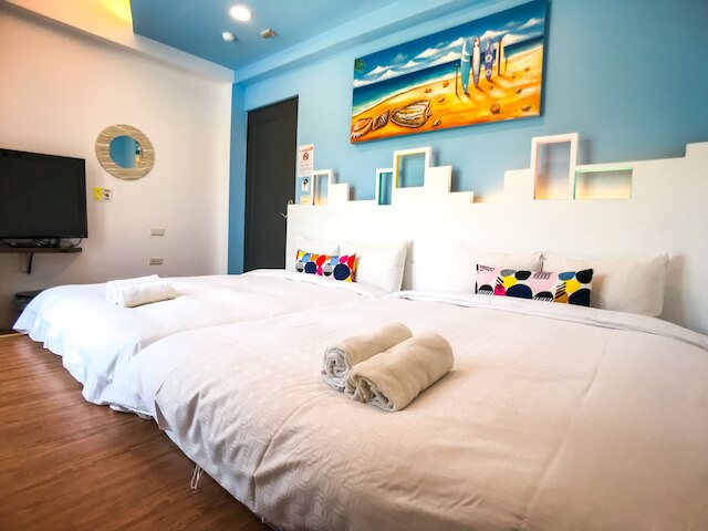 サン シユウン パイ シャオ ニウノ イン (墾丁陽光小棧皮小妞)